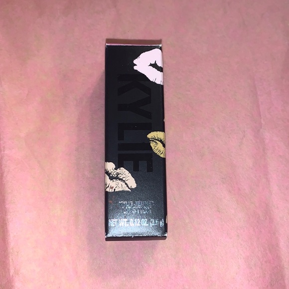 Kylie Jenner lipstick 💄 - Picture 3 of 9
